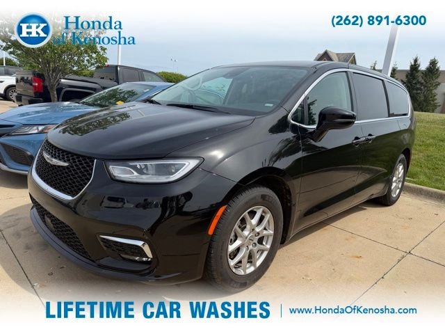 2024 Chrysler Pacifica Touring L's photo