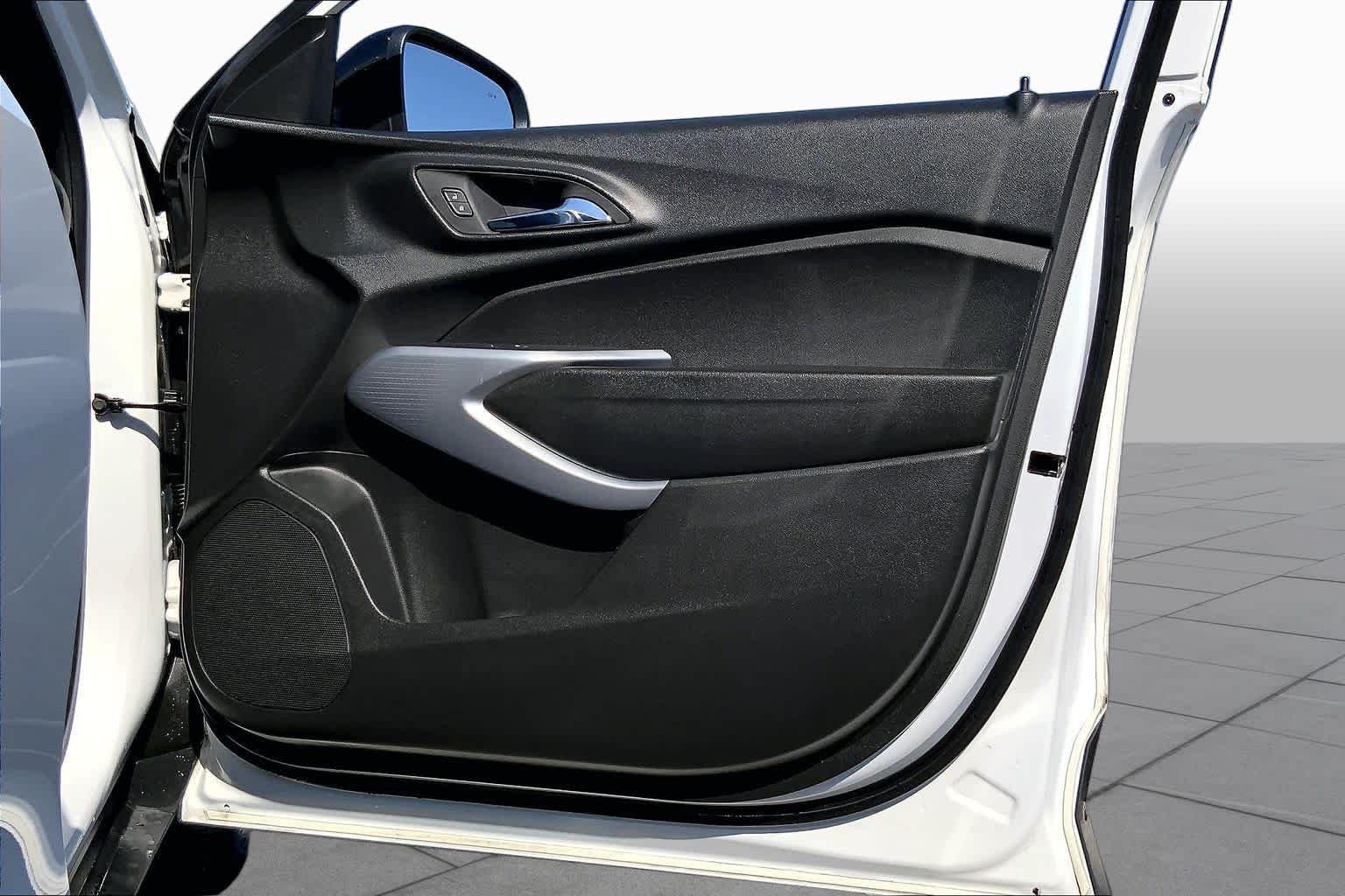 Used 2024 Summit White Chevrolet 1RS image 22