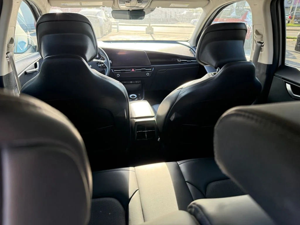Used 2024 Gray Kia Wind image 25