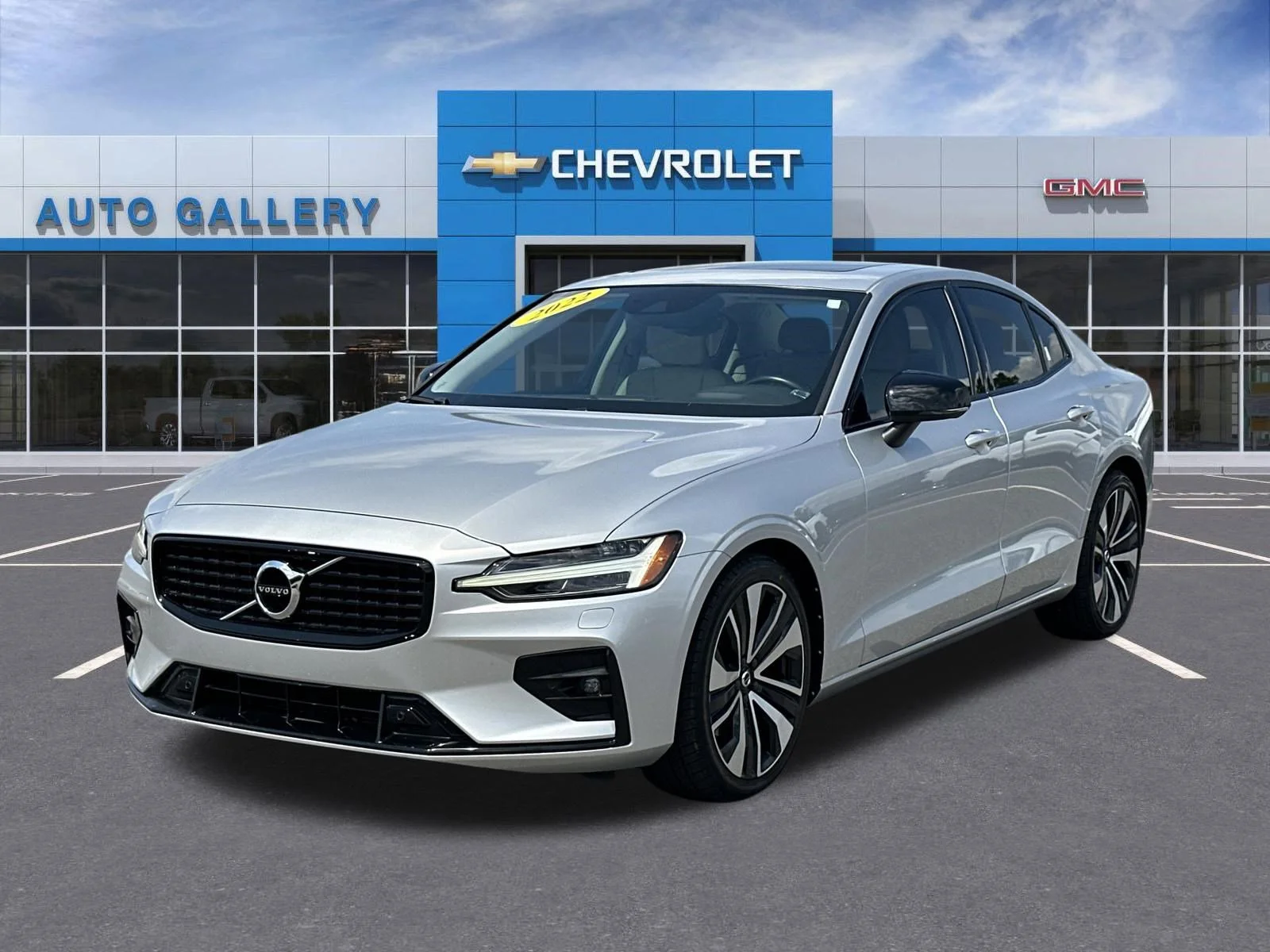 2022 Volvo S60 B5 Black Edition Momentum's photo