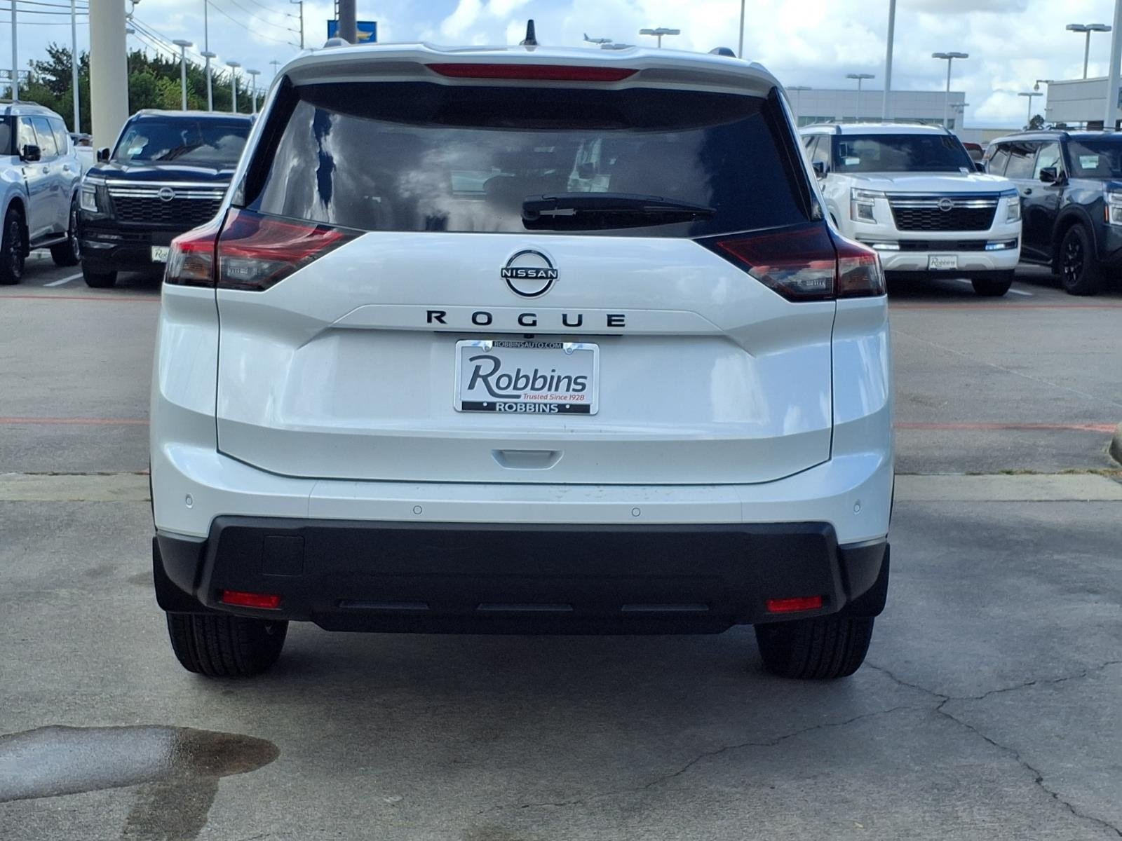 New 2026 Everest White Pearl TriCoat Nissan Dark Armor™ image 6