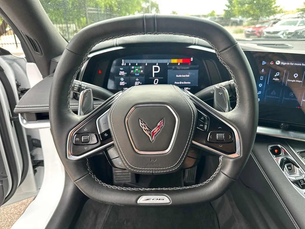 Used 2025 White Chevrolet Z06 image 19