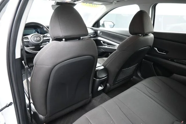 Used 2025 White Hyundai SEL Convenience image 15