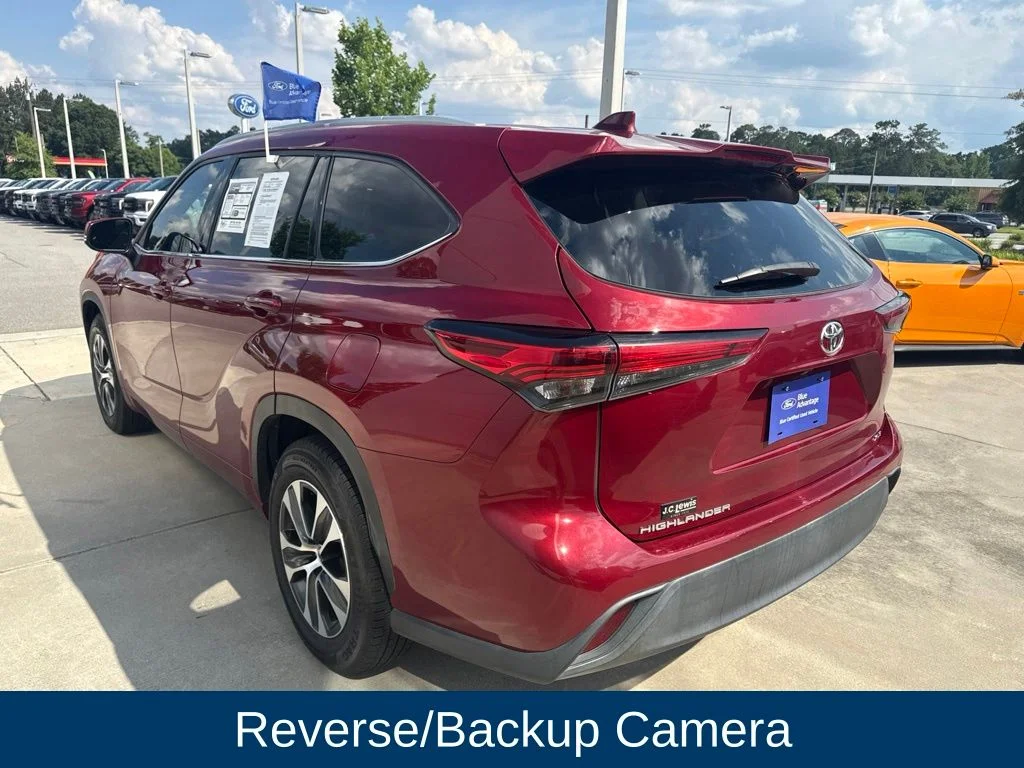 Certified Used 2022 Ruby Flare Pearl Toyota XLE image 5