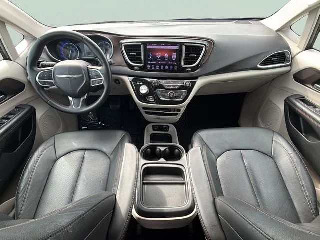 Certified Used 2018 Gray Chrysler Touring L image 27