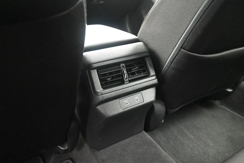 Used 2025  Honda SE image 18