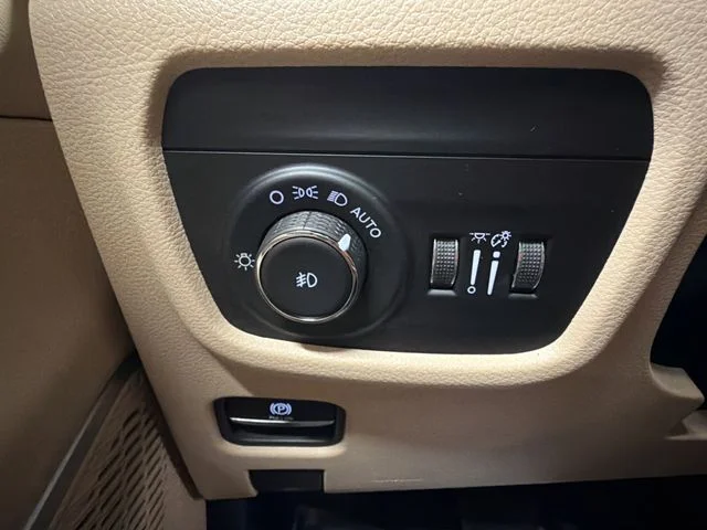 Used 2023 White Jeep Limited image 41