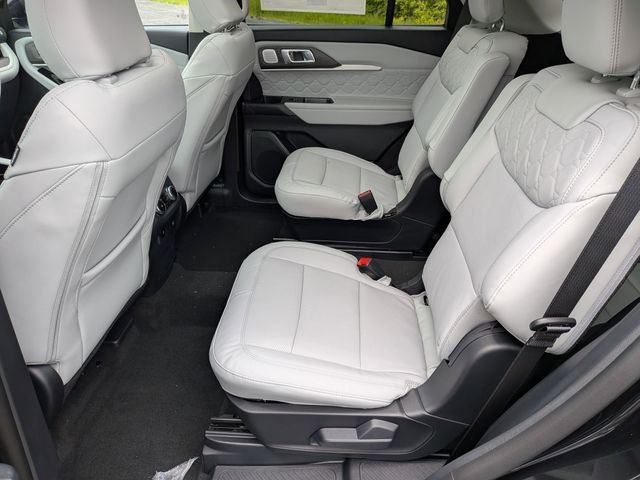 New 2026 Agate Black Metallic Ford Platinum™ image 17