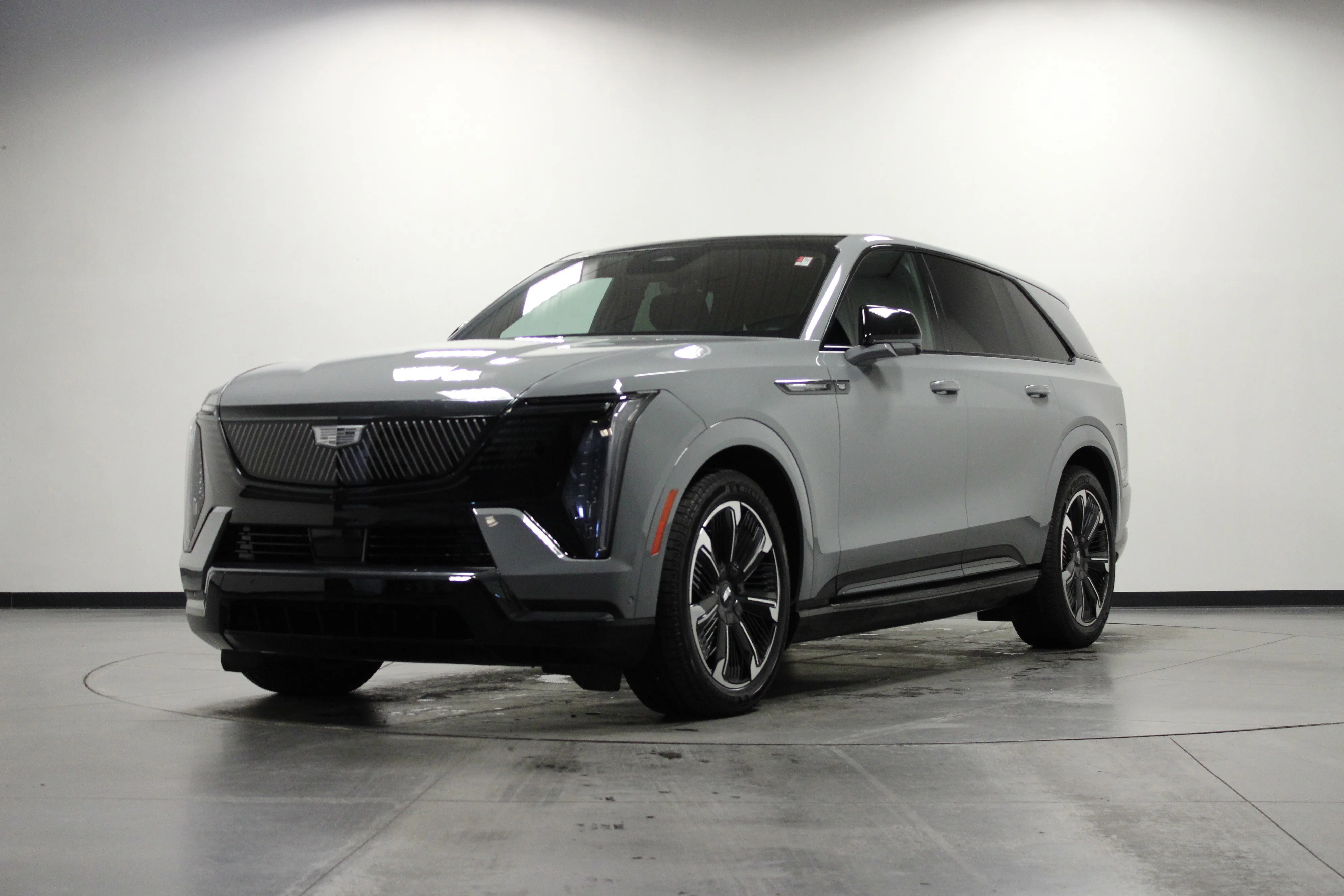 Used 2026 Luna Metallic Cadillac Sport image 8