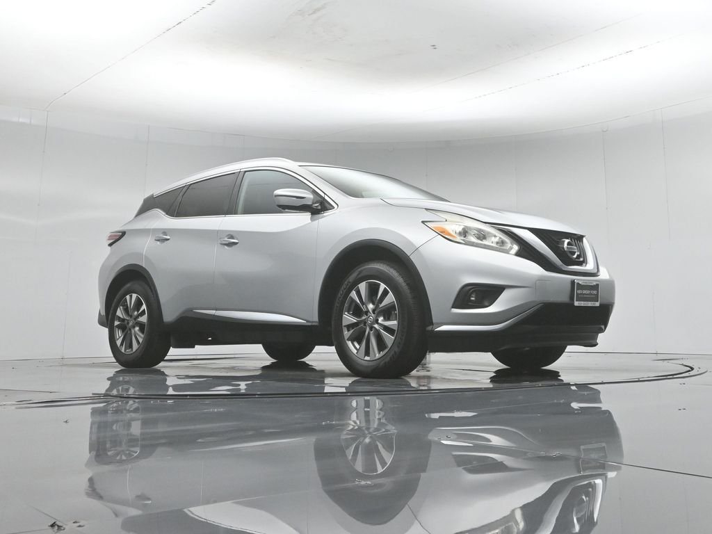 Used 2016 Silver Nissan SL image 3