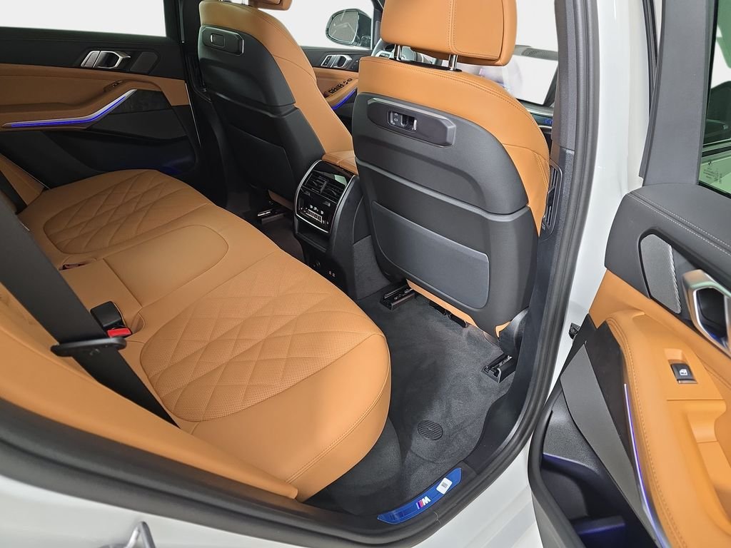 New 2026 Mineral White Metallic BMW xDrive40i image 10