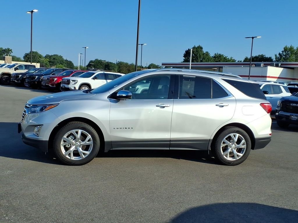 Used 2018 Silver Ice Metallic Chevrolet Premier image 2