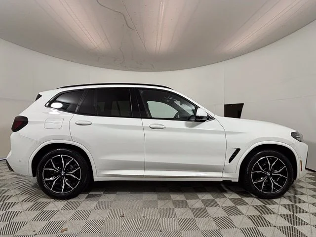 Used 2024 Alpine White BMW xDrive30i image 8