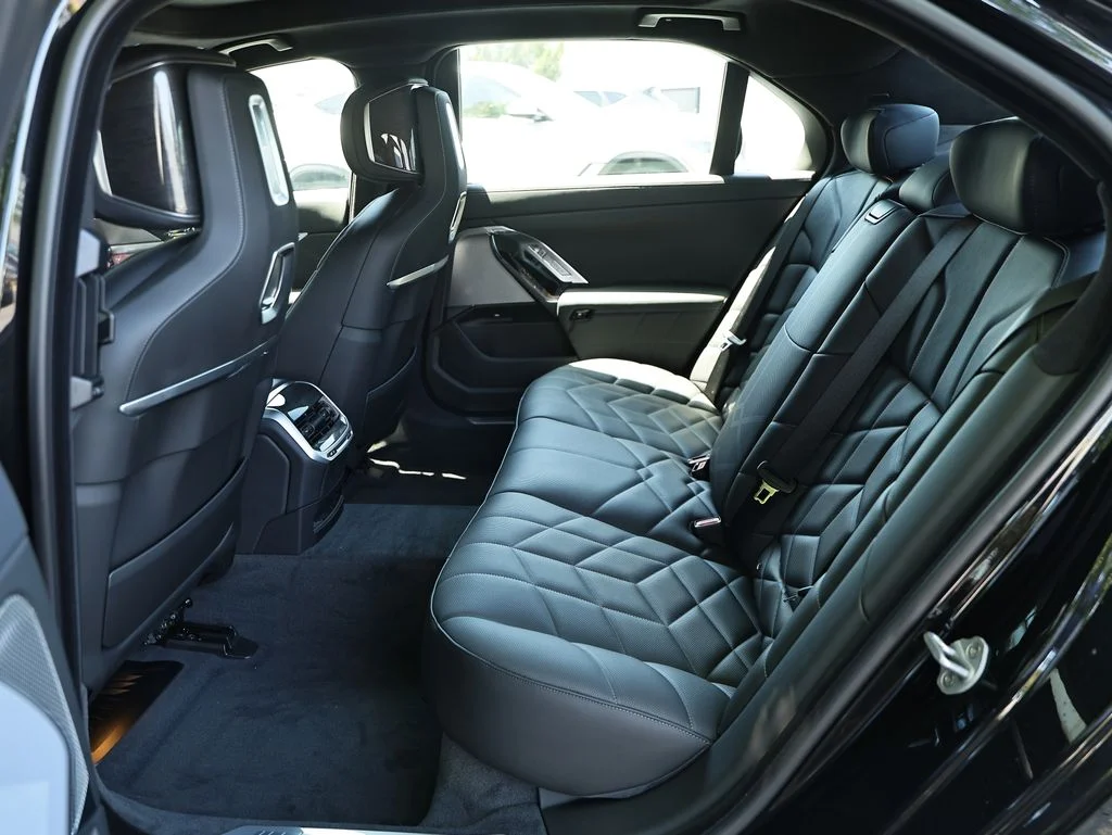 New 2026 Black Sapphire Metallic BMW 760i xDrive image 29