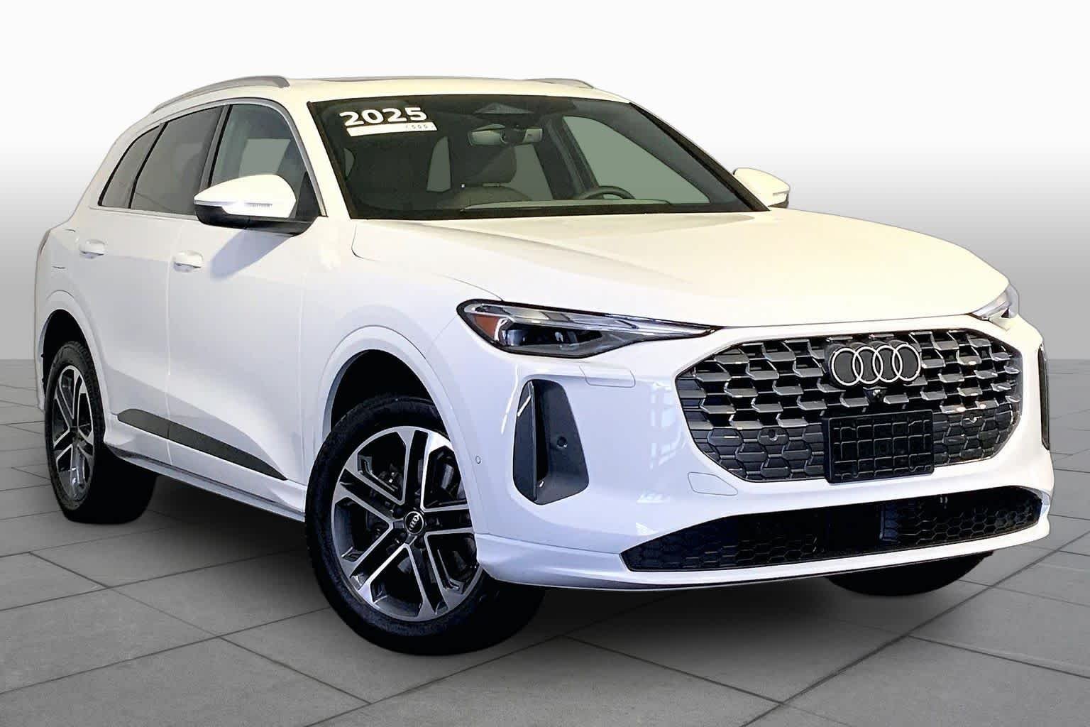 Used 2025 Arkona White Audi Premium image 3