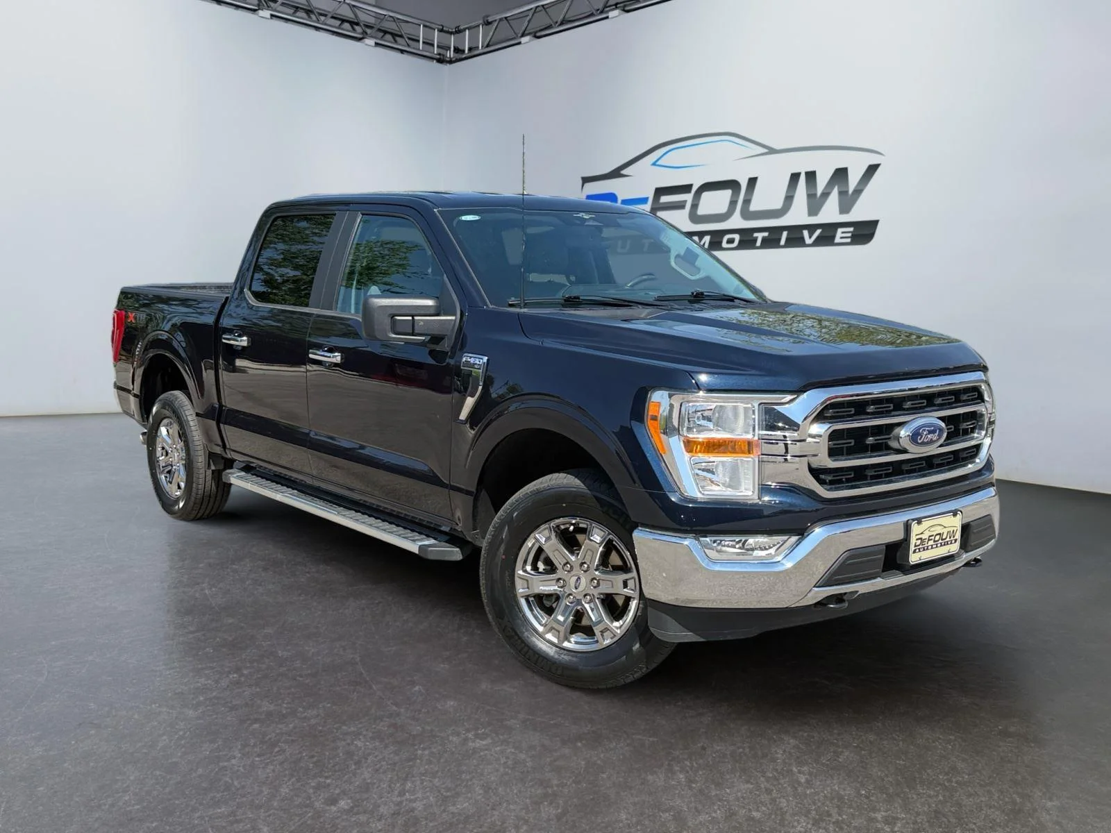 Used 2023 Agate Black Ford XLT image 1