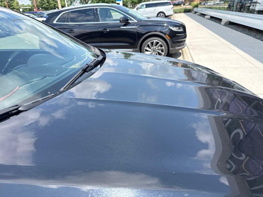 Used 2018 Black Lincoln Reserve image 3