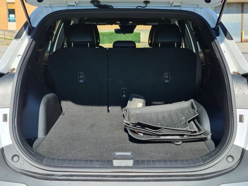 Used 2023 White Kia X-Line image 6