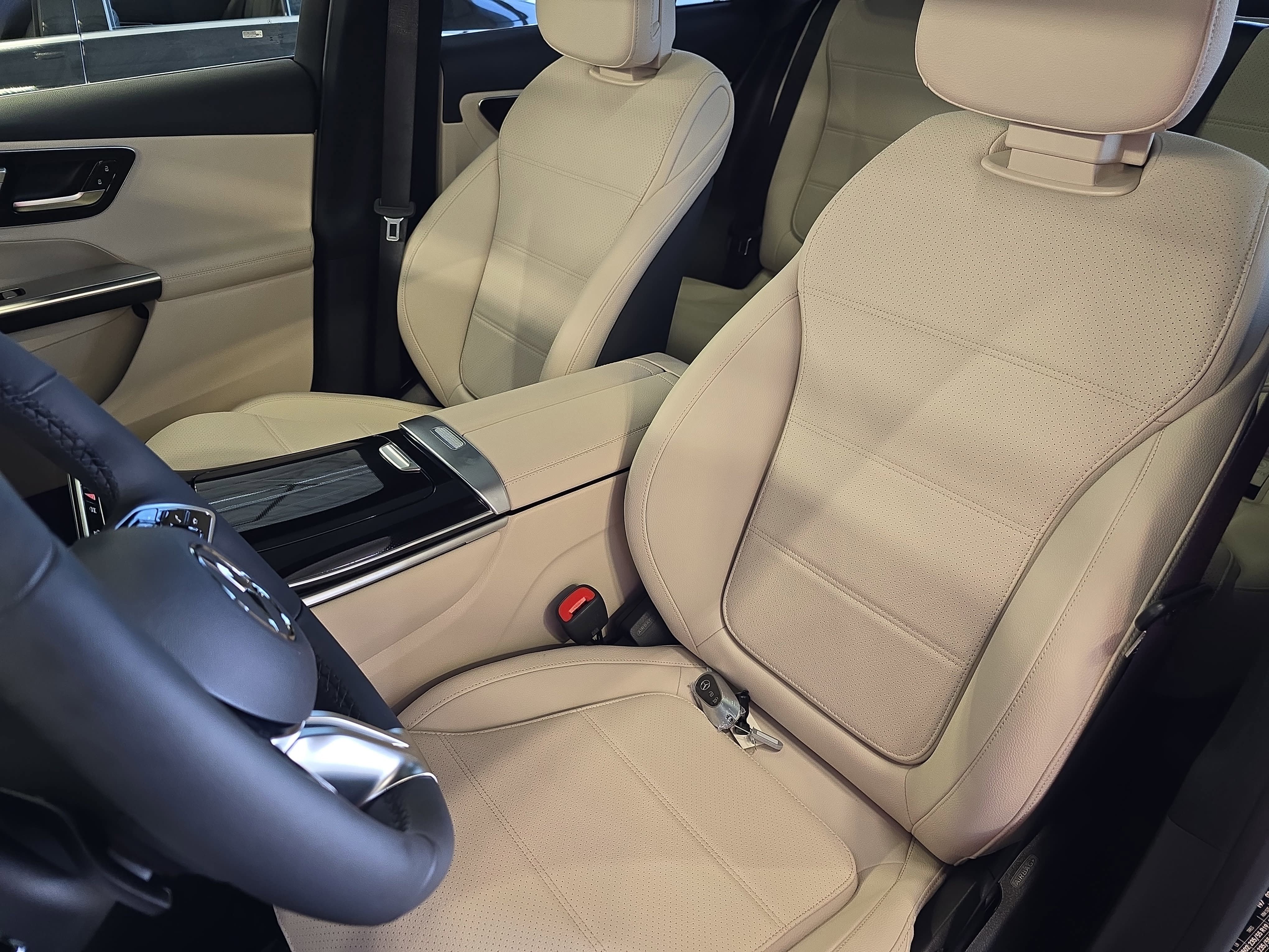New 2026 Obsidian Black Metallic Mercedes-Benz GLC300 image 16