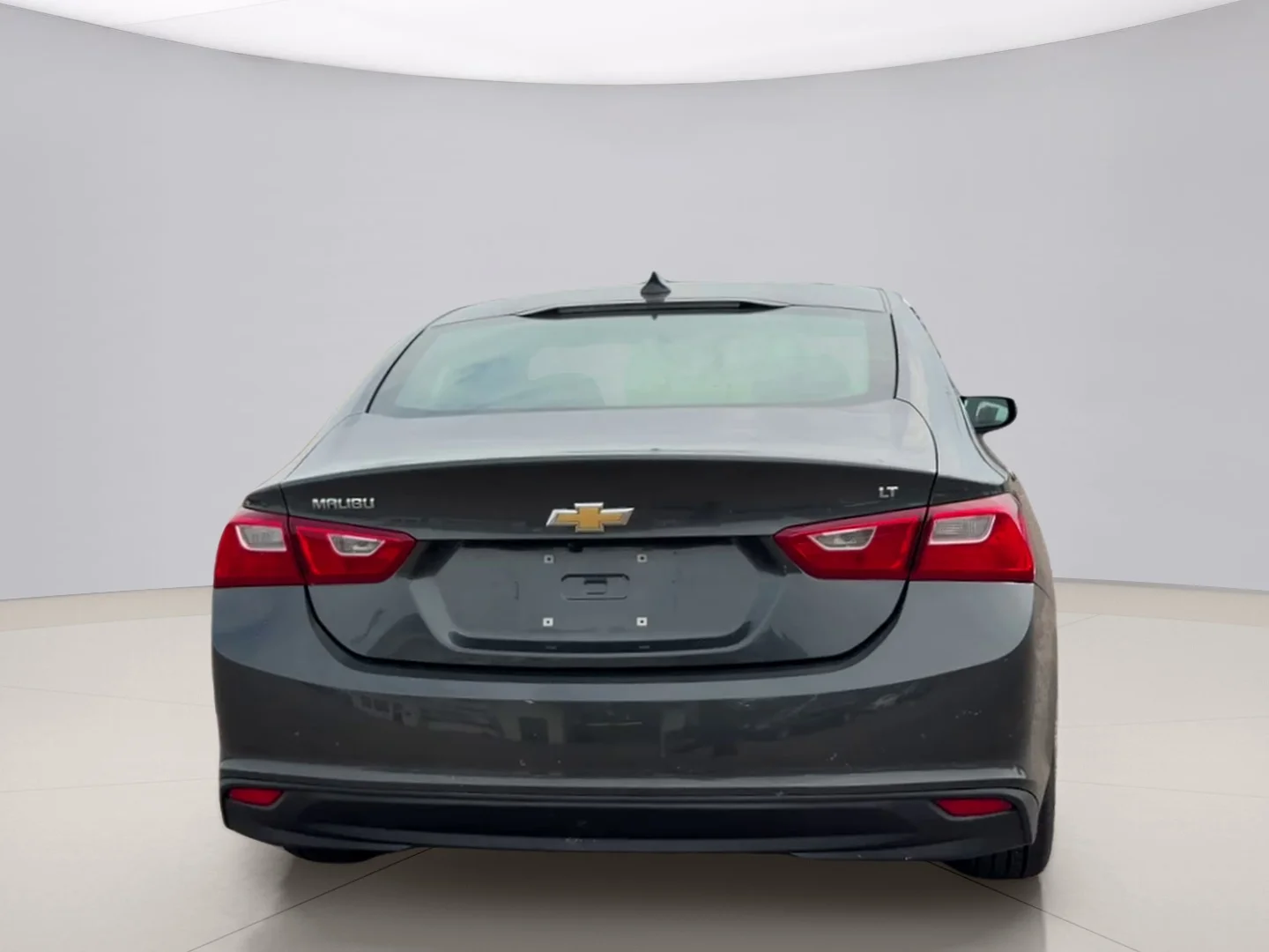 Used 2018 Gray Chevrolet LT image 4