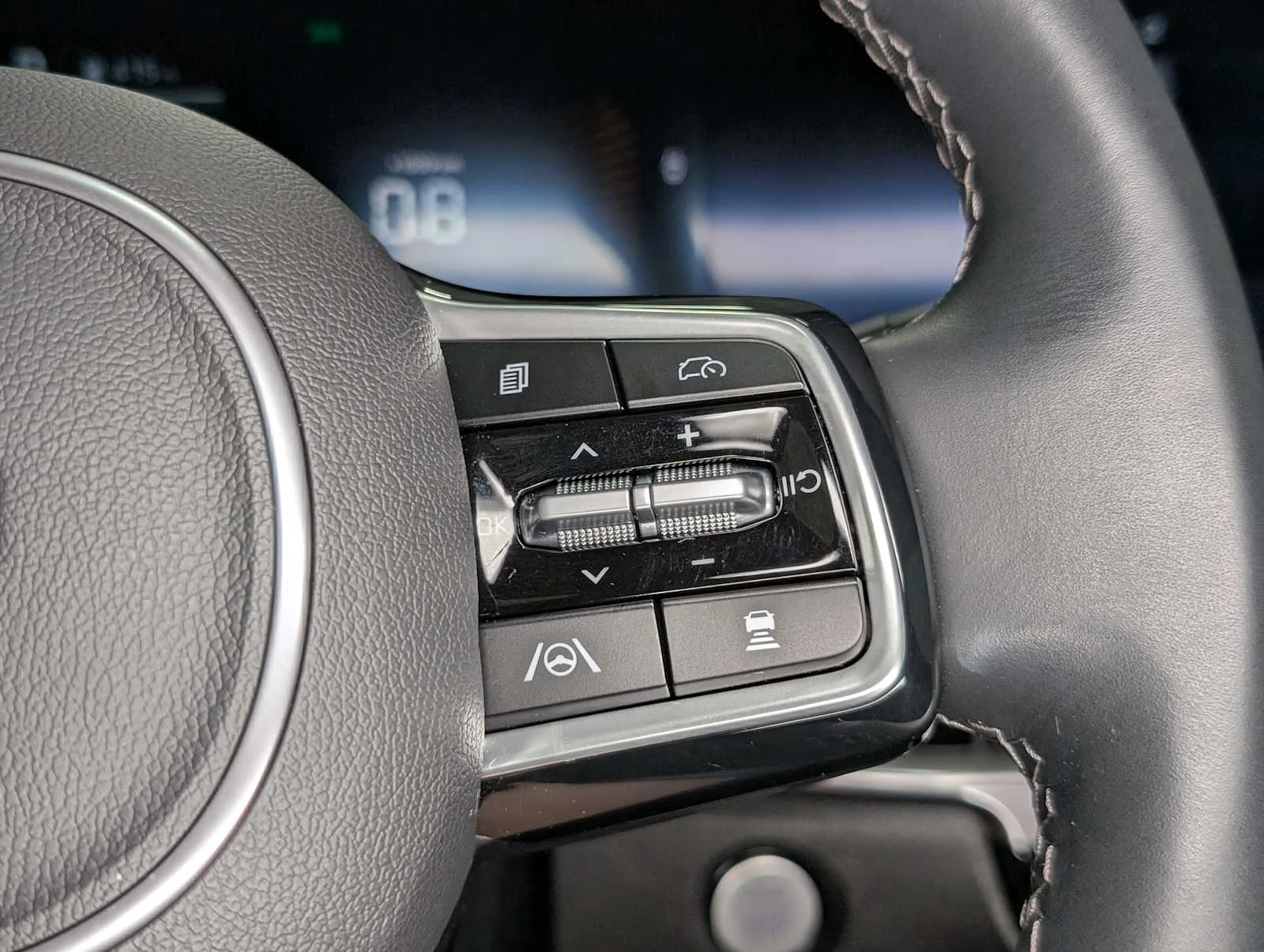 Used 2025 Glacial White Pearl Kia S image 39