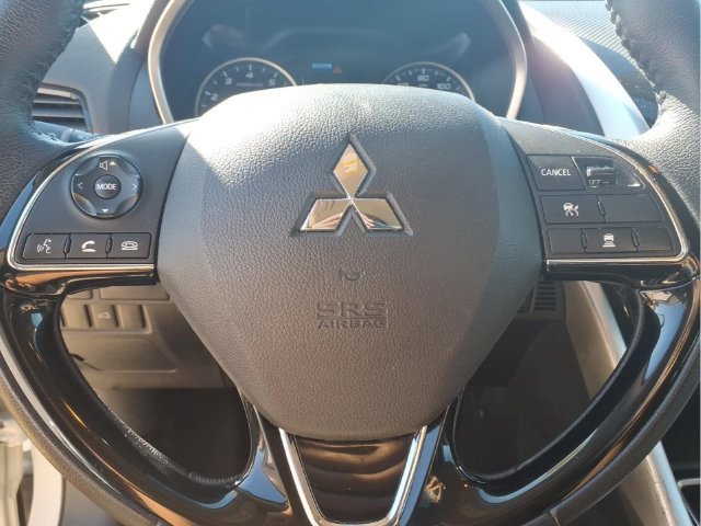 Used 2025  Mitsubishi SE image 12