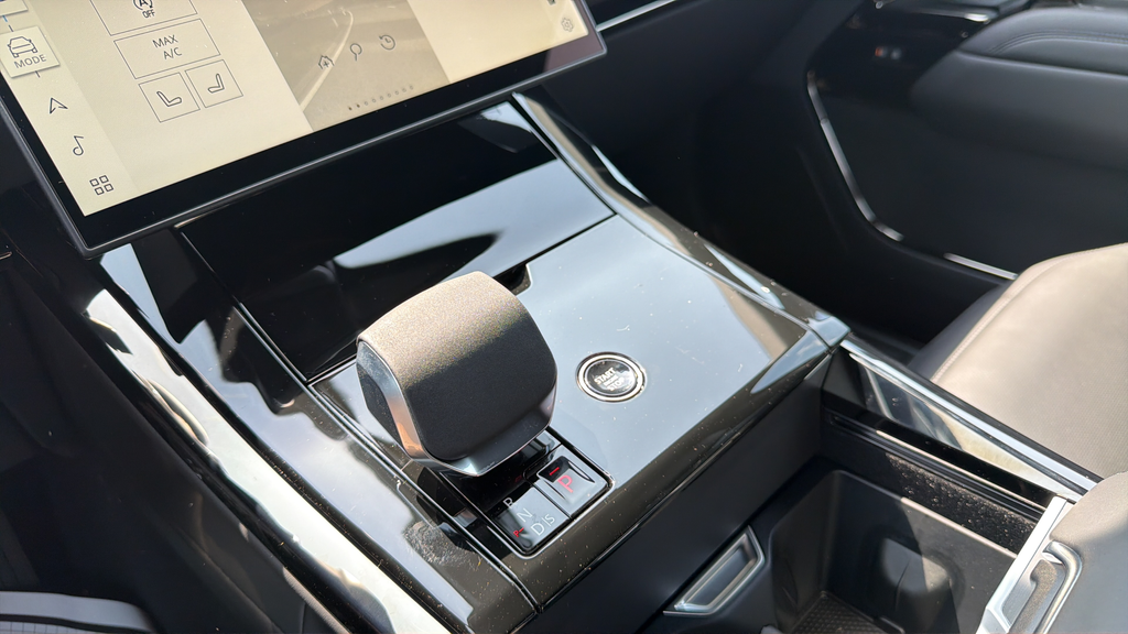 New 2026 Carpathian Grey Land Rover SE image 17