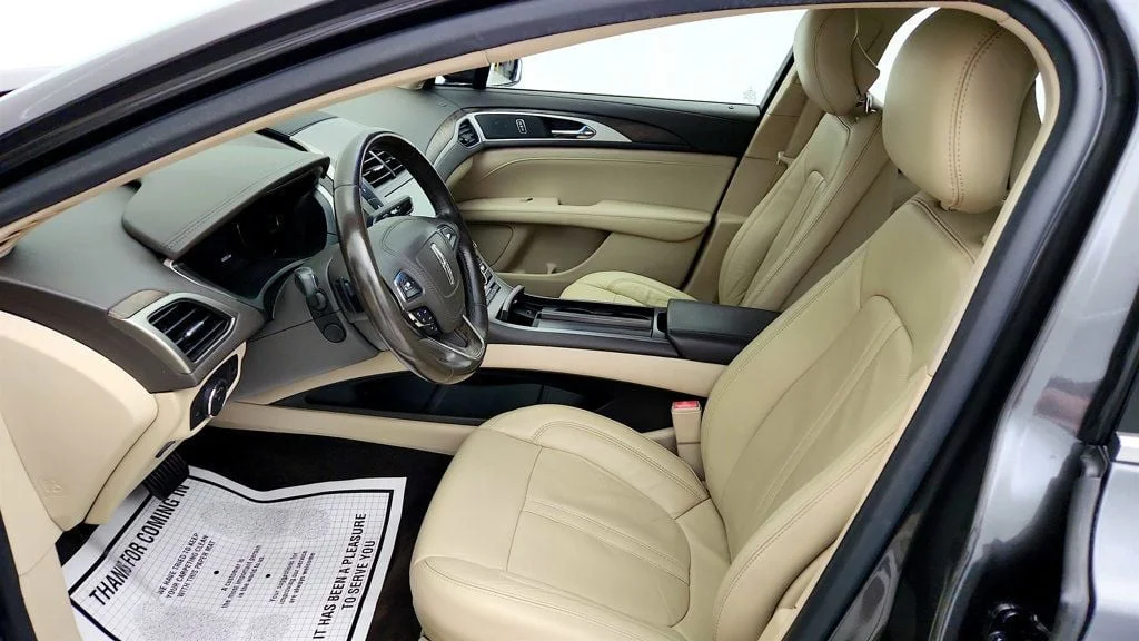 Used 2017 Magnetic Grey Metallic Lincoln Reserve FWD w/ Power Moonroof, 19