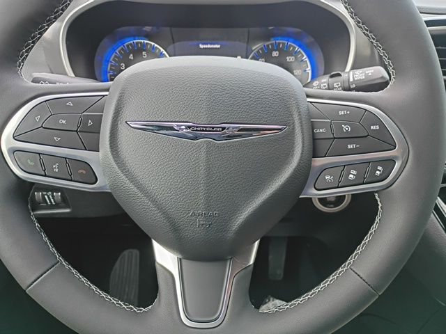 New 2026 Bright White Clear-Coat Exterior Paint Chrysler Select image 27