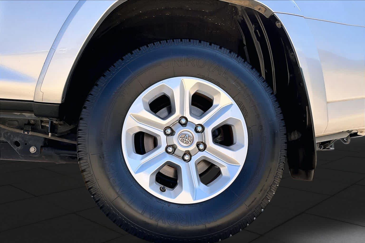 Used 2019 Classic Silver Metallic Toyota SR5 image 11