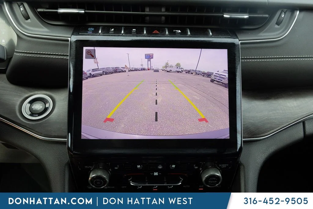 Used 2023 Gray Jeep Overland 4xe image 7