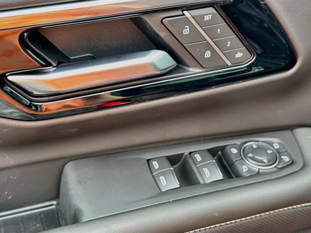 2026 Chevrolet Suburban Premier - Photo 18