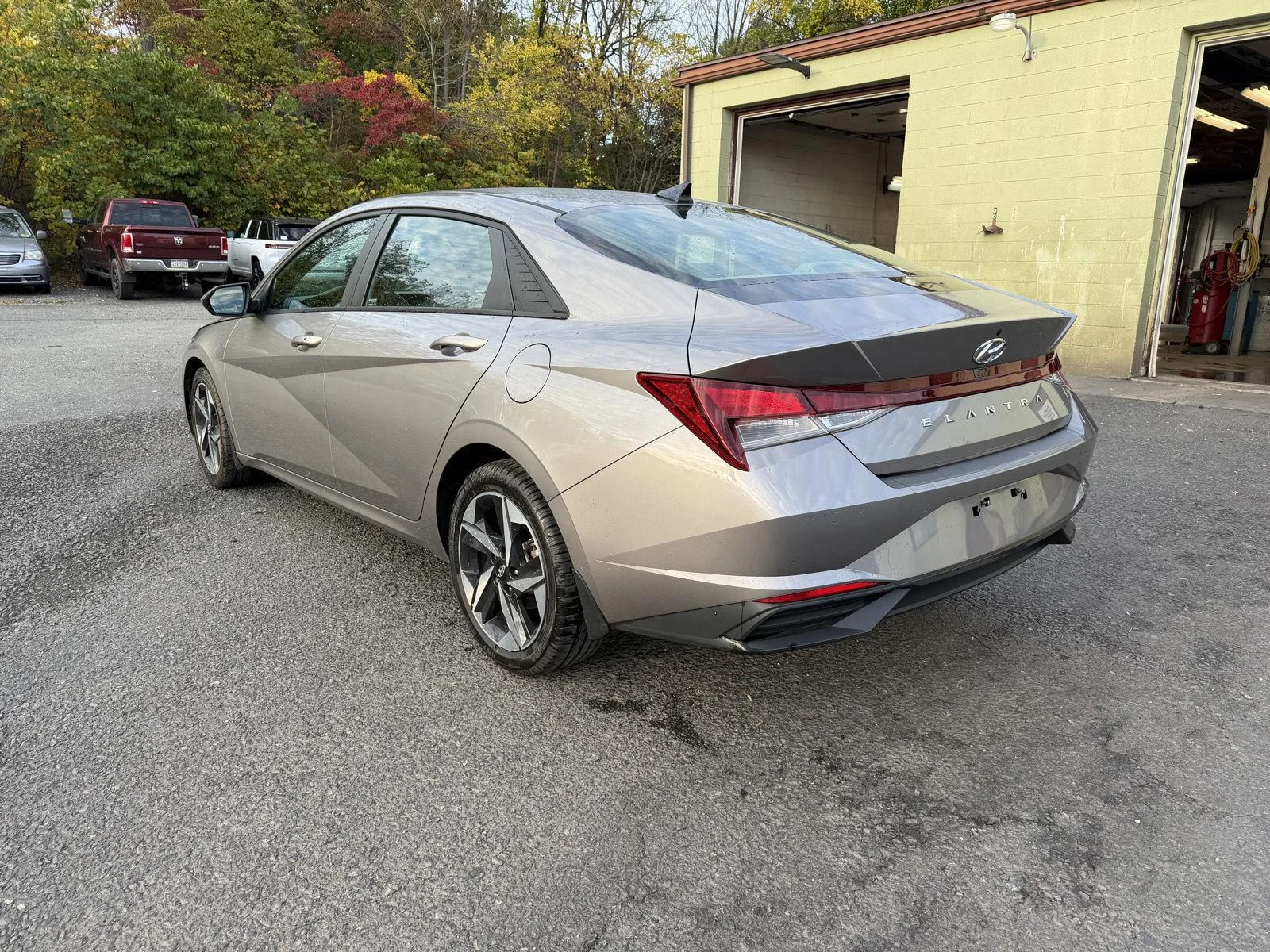 Used 2023 Fluid Metal Hyundai SEL image 7