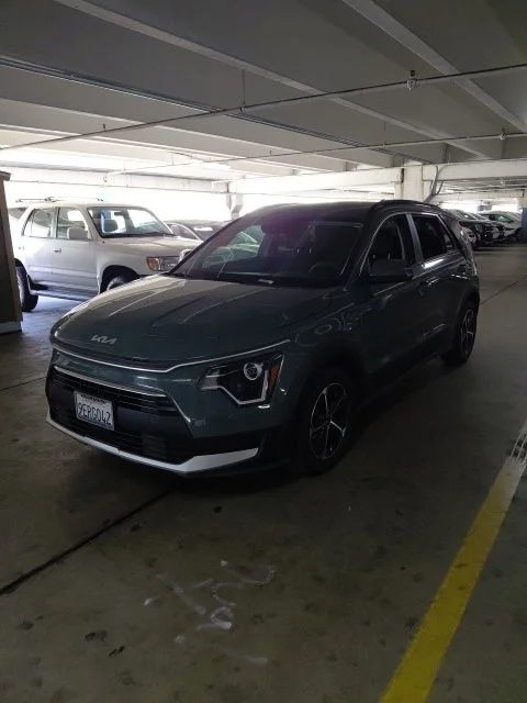 Used 2023 Green Kia EX image 3