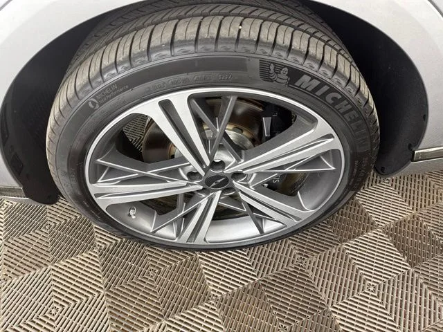 Used 2025 Silver Genesis 3.5T e-SC image 26