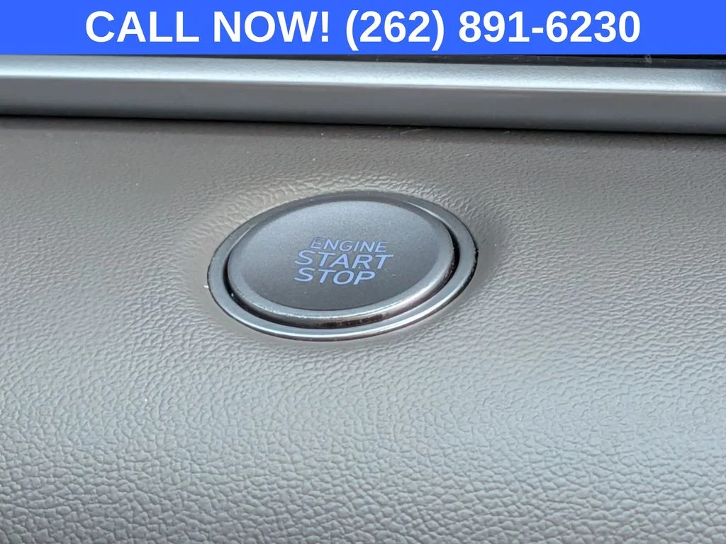 Used 2025 Black Hyundai SEL Sport image 14