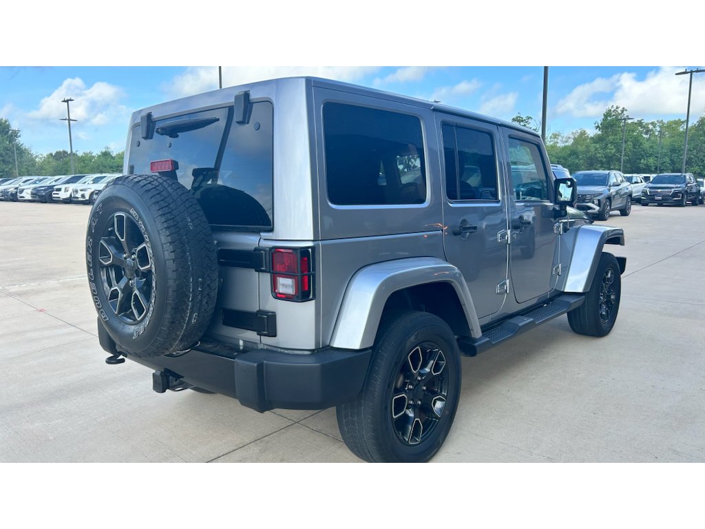 Used 2017 Silver Jeep Unlimited Sahara image 10