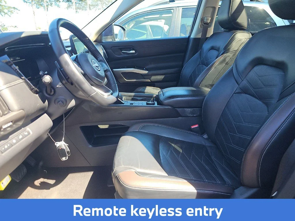 Used 2023 Blue Nissan Platinum image 19