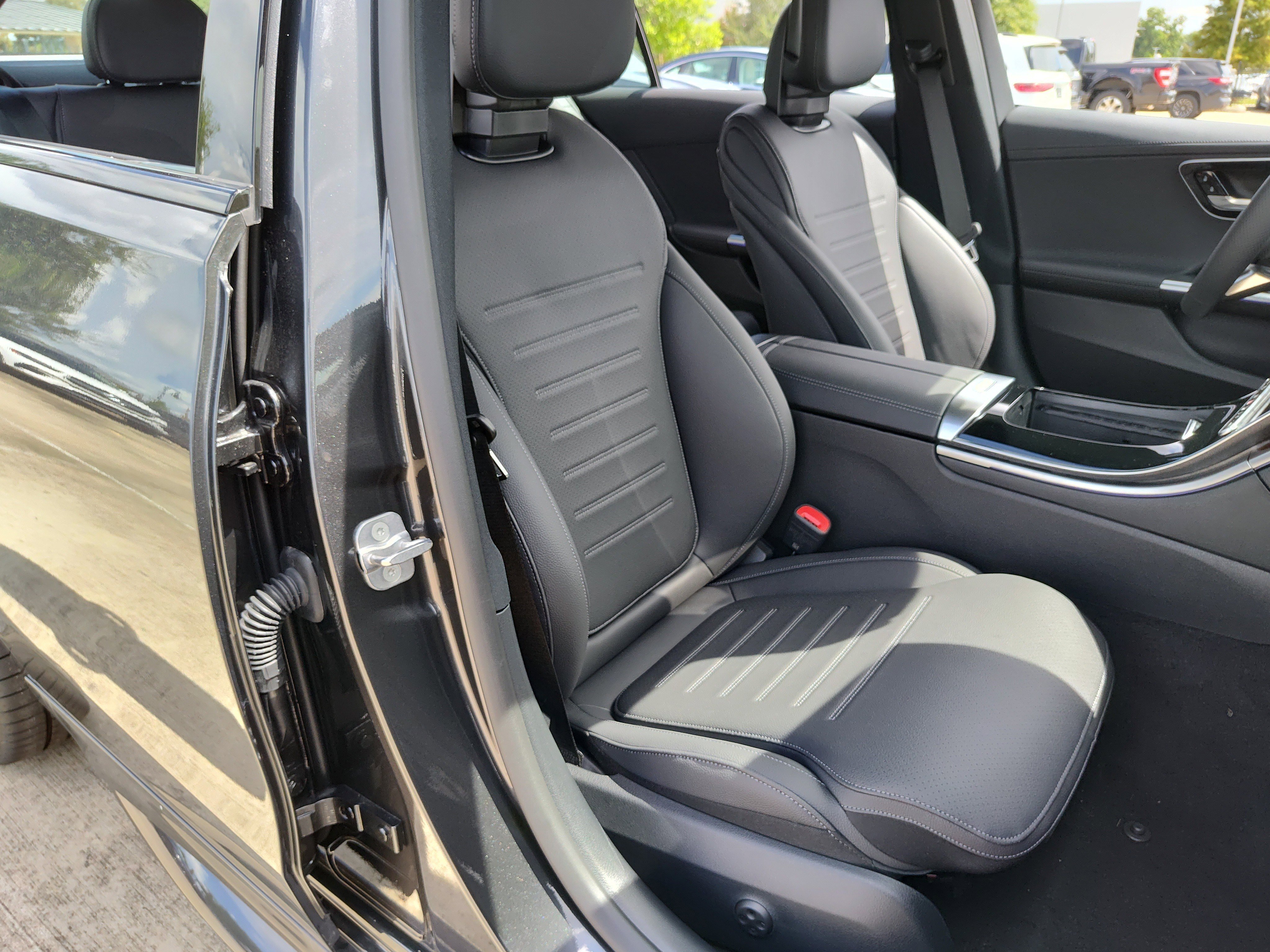 2025 Mercedes-Benz C-Class Sedan C 300 - Photo 27