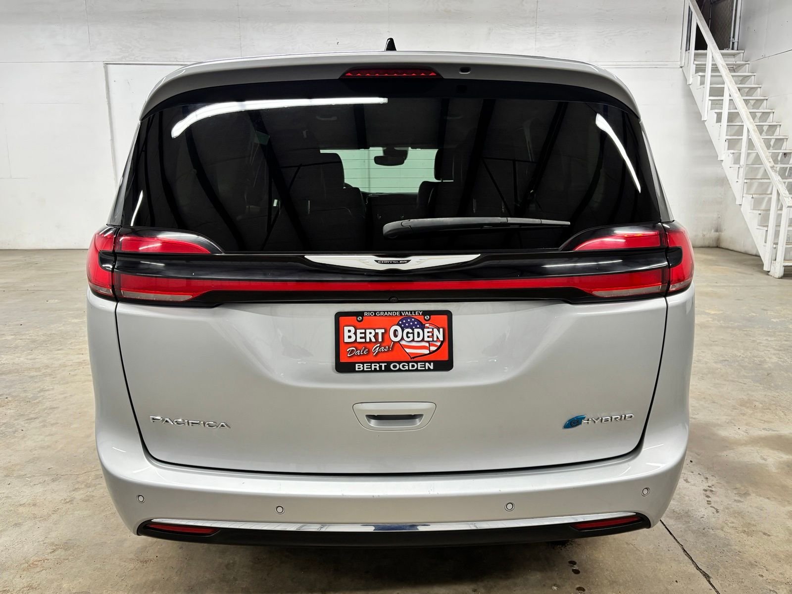 Used 2023 Silver Chrysler Touring L image 6