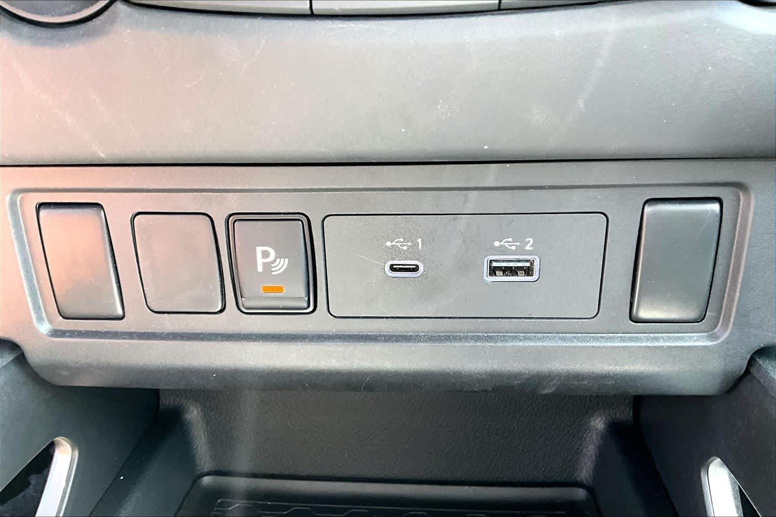 Used 2024 Glacier White Nissan SV image 32