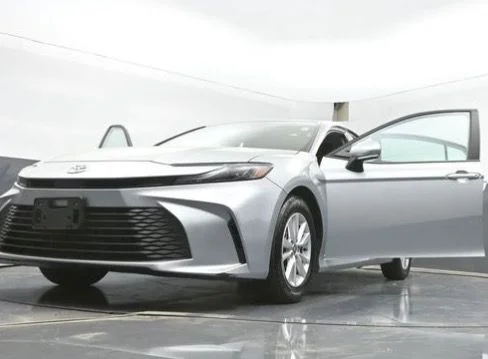 Used 2025 Silver Toyota LE image 6