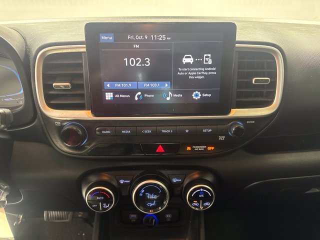Used 2023 Green Hyundai SEL image 15