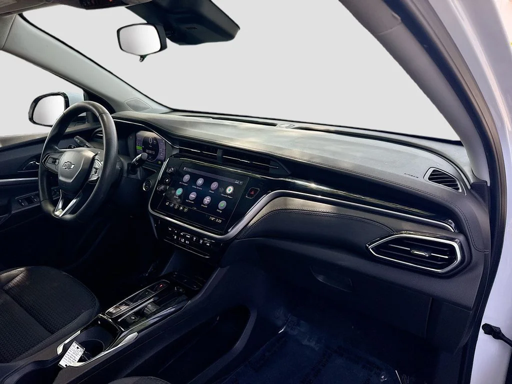 Used 2022 White Chevrolet LT image 27