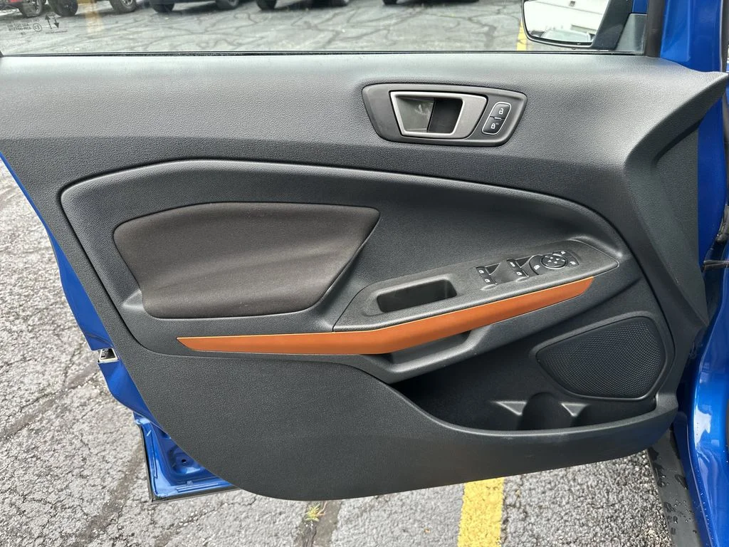 Used 2021 Blue Ford SE image 18