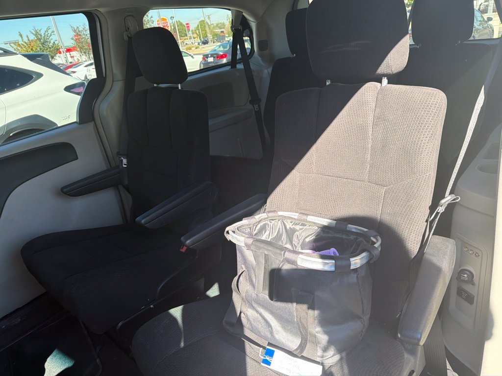Used 2012 Silver Chrysler Touring image 8
