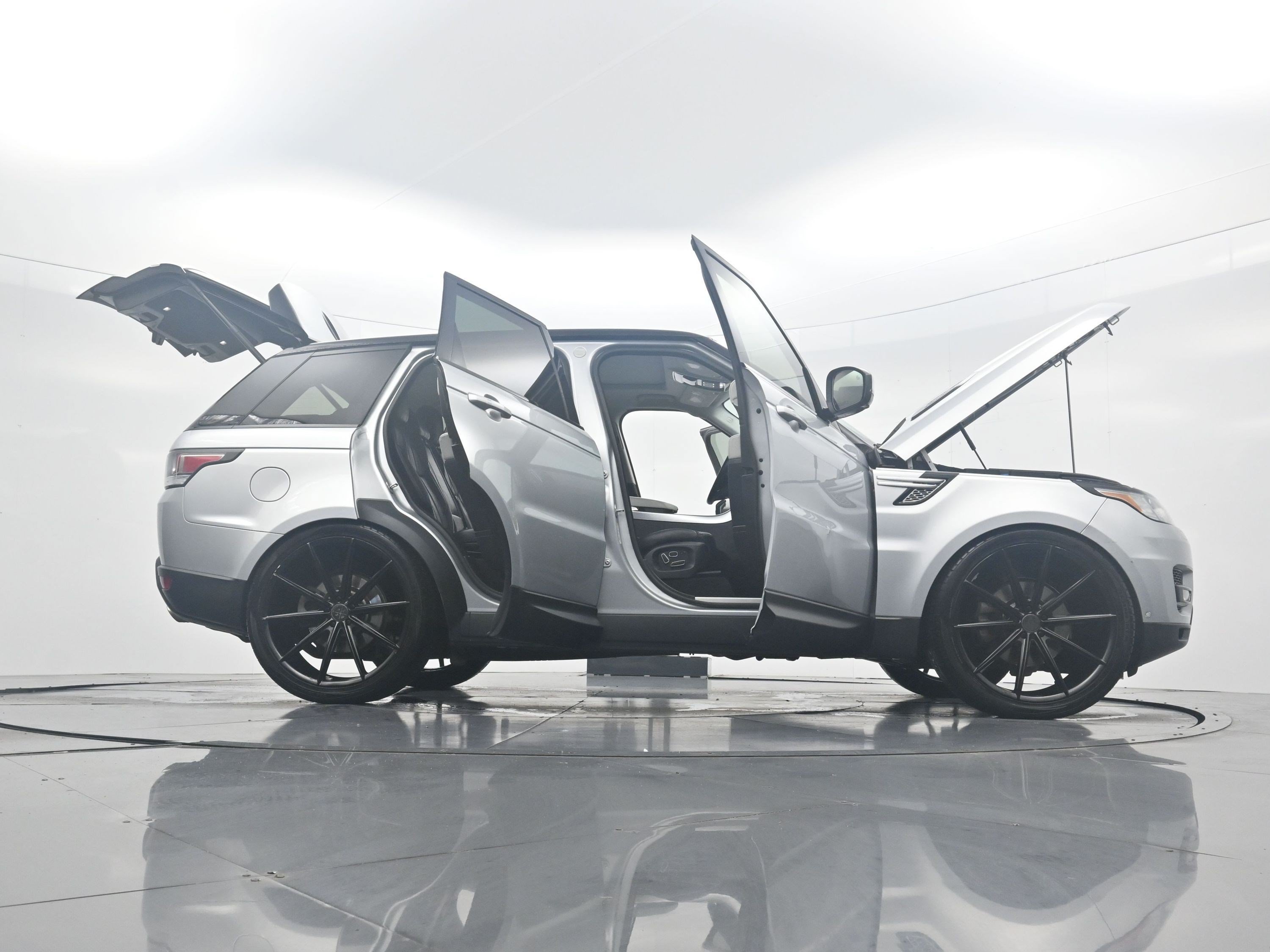 Used 2014 Causeway Gray Metallic Land Rover HSE image 38