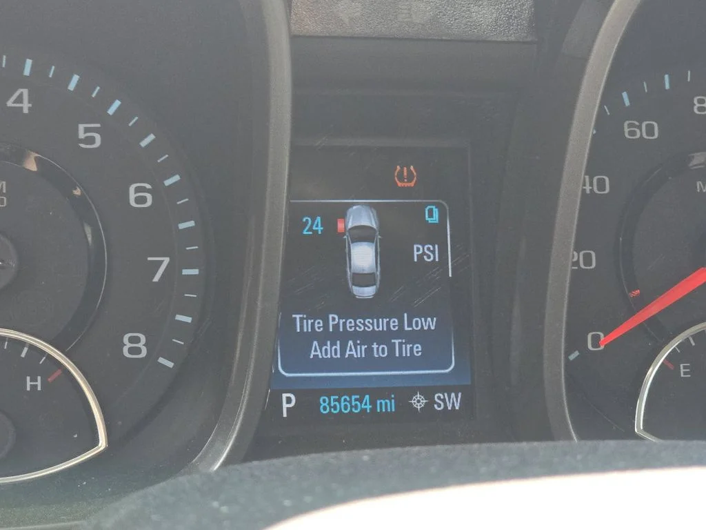 Used 2015 White Chevrolet LT image 24
