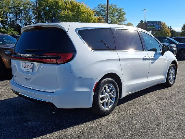Used 2024 White Chrysler Touring L image 7