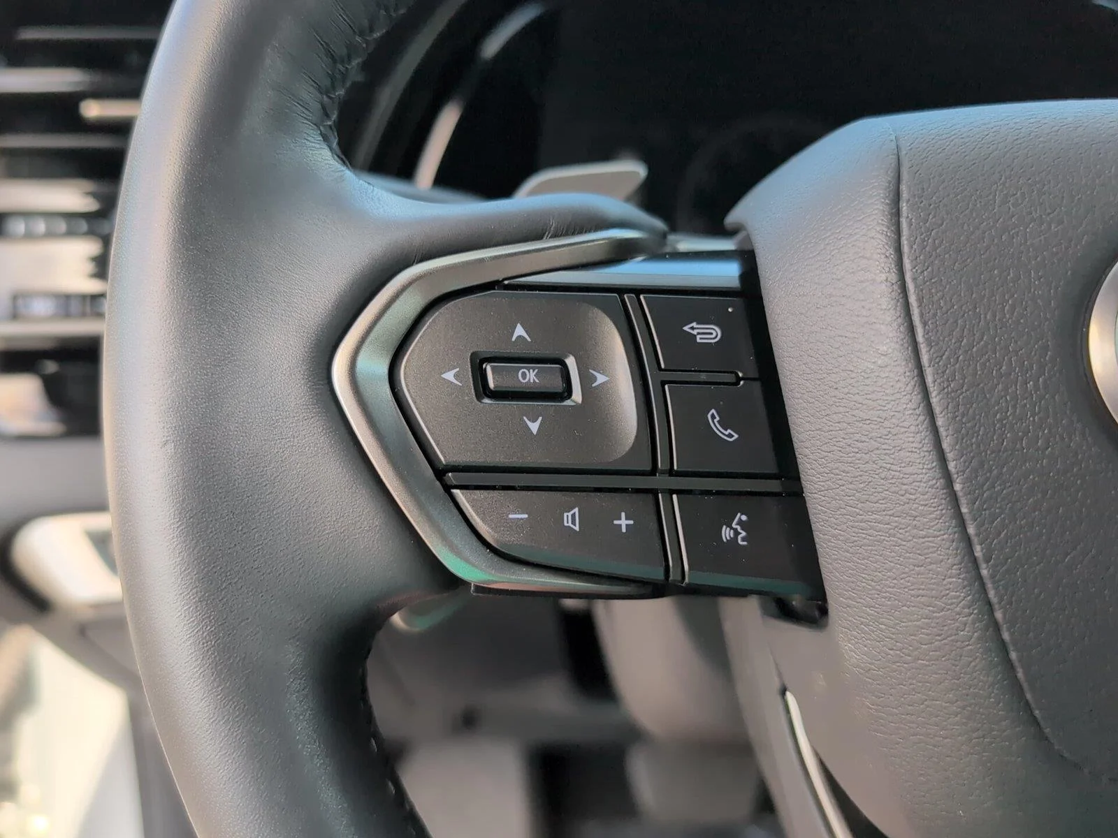Used 2023 Iridium Lexus RX 350 Luxury image 26
